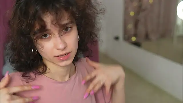 Snapshot of MimiLicks chatting on 11.29.25 MimiLicks online show from 11.29.25