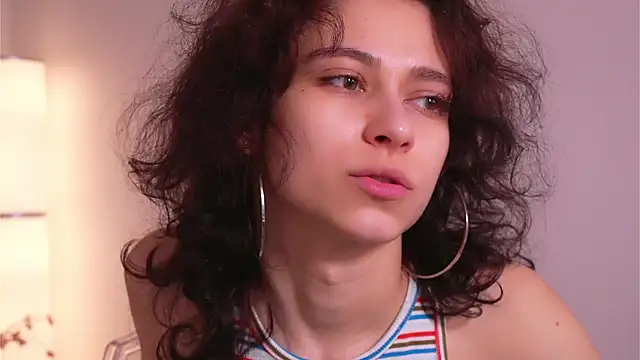 Snapshot of MimiLicks chatting on 12.03.25 MimiLicks online show from 12.03.25