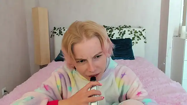 Pink Lila18 online show from 09.10.25