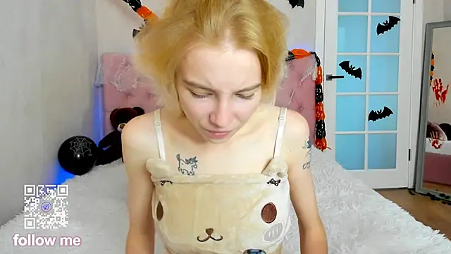 Pink Lila18 online show from 11.03.25