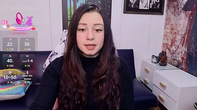Snapshot of Eva_Roussell chatting on 06.04.26 Eva Roussell online show from 06.04.26