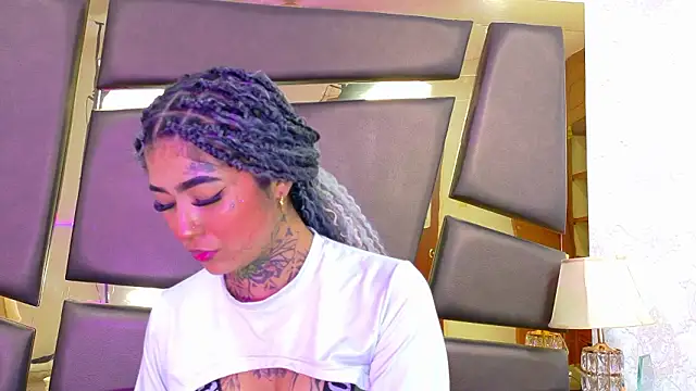 Snapshot of EmilieLake chatting on 02.02.26 EmilieLake online show from 02.02.26