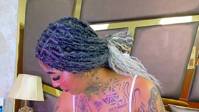 Snapshot of EmilieLake chatting on 02.03.26 EmilieLake online show from 02.03.26