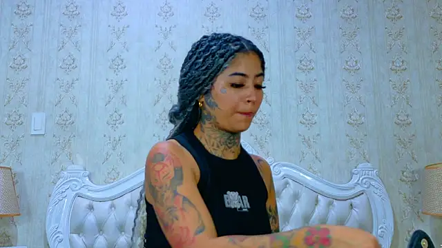 Snapshot of EmilieLake chatting on 02.11.26 EmilieLake online show from 02.11.26