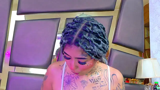 Snapshot of EmilieLake chatting on 02.12.26 EmilieLake online show from 02.12.26