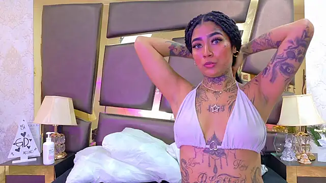 Snapshot of EmilieLake chatting on 02.26.26 EmilieLake online show from 02.26.26