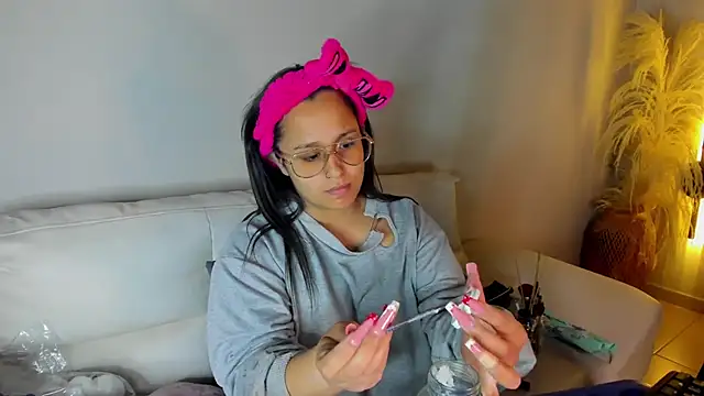 Snapshot of _adahara_queen chatting on 10.10.25 adahara queen online show from 10.10.25