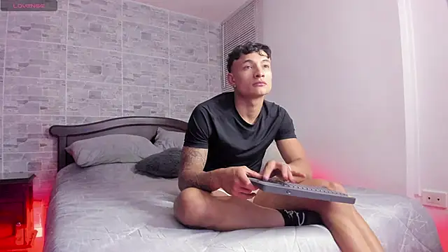 Snapshot of DavisFirb chatting on 11.22.25 DavisFirb online show from 11.22.25