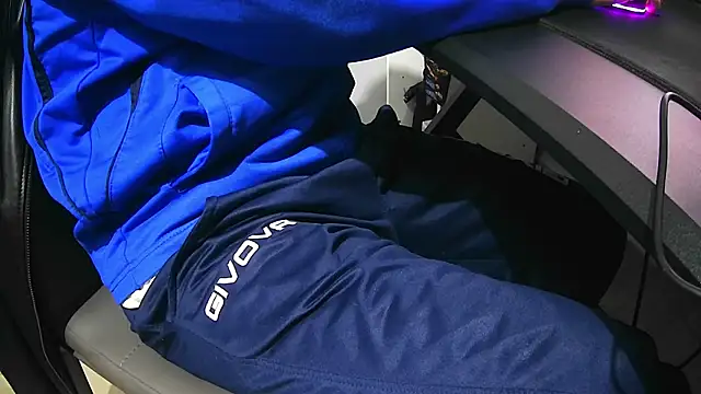 Snapshot of Pennellone98 chatting on 11.07.25 Pennellone98 online show from 11.07.25