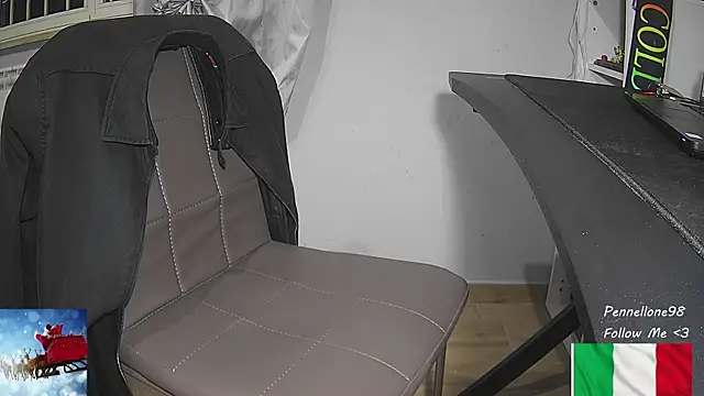 Snapshot of Pennellone98 chatting on 12.01.25 Pennellone98 online show from 12.01.25