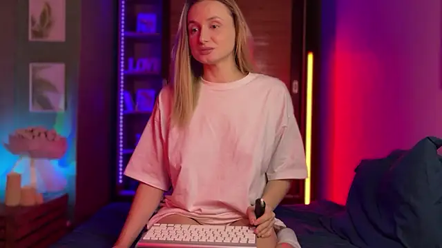 LovaMay online show from 02.22.26