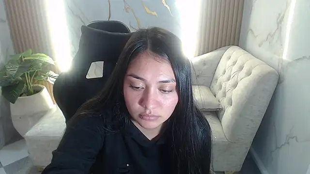 Snapshot of Ivony18_b chatting on 10.16.25 Ivony18 b online show from 10.16.25