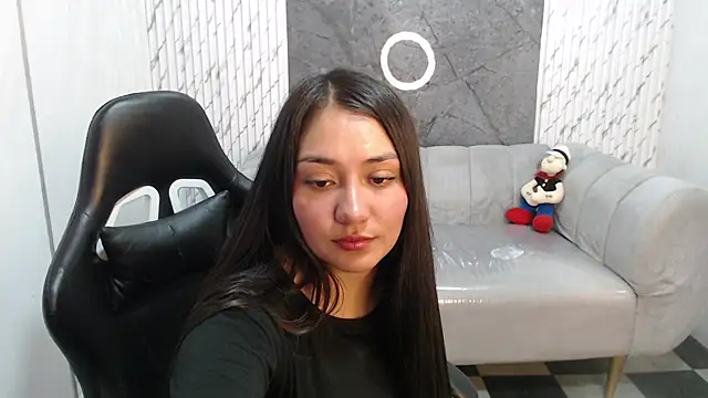 Snapshot of Ivony18_b chatting on 10.27.25 Ivony18 b online show from 10.27.25