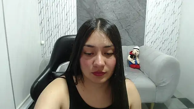 Snapshot of Ivony18_b chatting on 10.28.25 Ivony18 b online show from 10.28.25