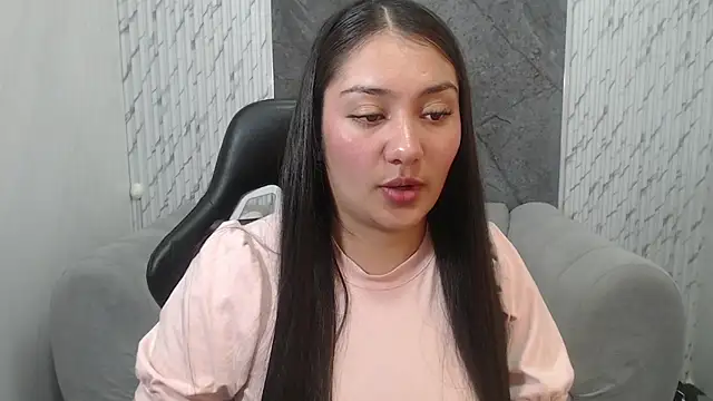 Snapshot of Ivony18_b chatting on 11.16.25 Ivony18 b online show from 11.16.25