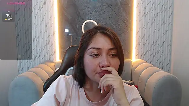 Snapshot of Ivony18_b chatting on 11.30.25 Ivony18 b online show from 11.30.25