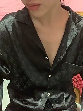 Tieuvi 18 online show from 10.23.25