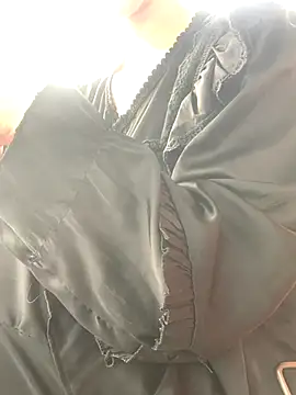 Tieuvi 18 online show from 10.29.25