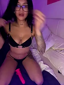 Snapshot of realjessappeal chatting on 10.25.25 realjessappeal online show from 10.25.25