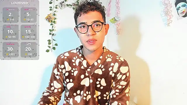 Snapshot of cute_sammy_1 chatting on 09.17.25 cute sammy 1 online show from 09.17.25