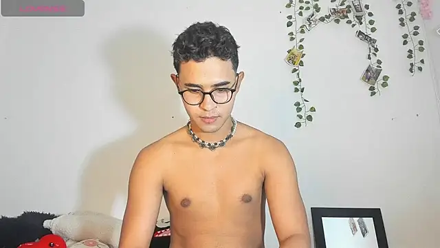 Snapshot of cute_sammy_1 chatting on 10.06.25 cute sammy 1 online show from 10.06.25