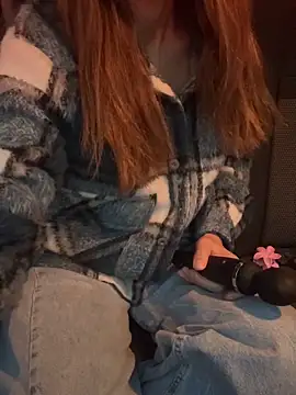 Snapshot of valori chatting on 10.17.25 valori online show from 10.17.25