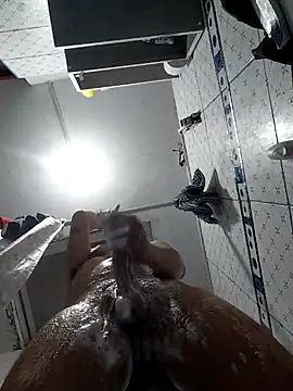 Snapshot of Exotic19cm chatting on 12.21.25 Exotic19cm online show from 12.21.25