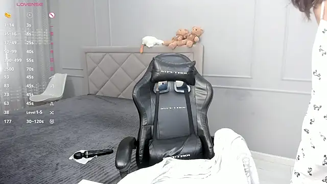 Snapshot of Yunleah chatting on 09.22.25 Yunleah online show from 09.22.25