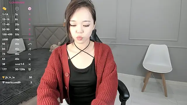 Snapshot of Yunleah chatting on 10.07.25 Yunleah online show from 10.07.25