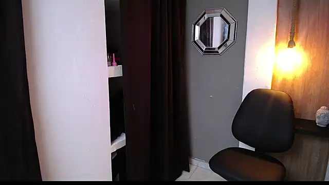 Snapshot of honeymoon_12 chatting on 10.12.25 honeymoon 12 online show from 10.12.25