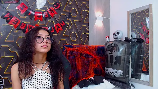 Snapshot of honeymoon_12 chatting on 10.22.25 honeymoon 12 online show from 10.22.25