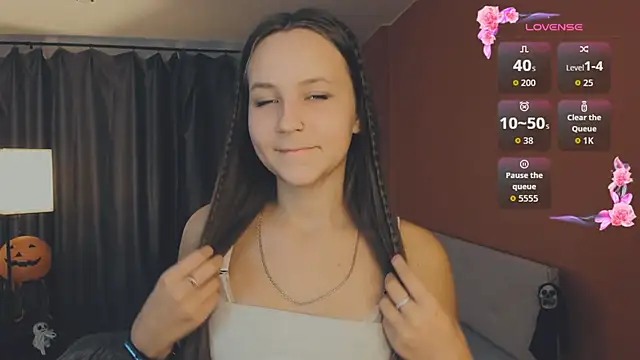 Snapshot of day_may chatting on 10.30.25 day may online show from 10.30.25