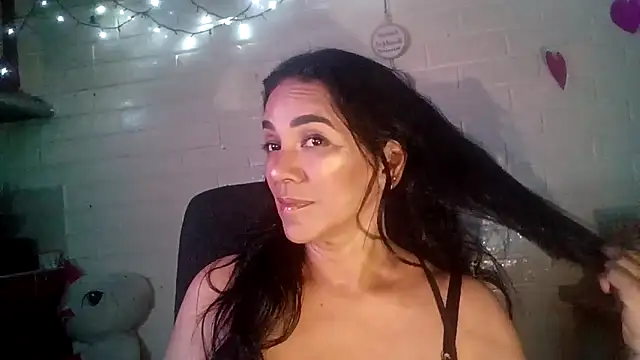 MiiaVelasquez online show from 03.12.26