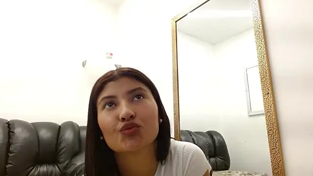 Snapshot of louis_k chatting on 02.21.25 louis k online show from 02.21.25