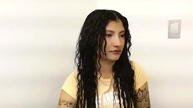 Snapshot of louis_k chatting on 03.04.25 louis k online show from 03.04.25