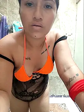 Snapshot of PChase5Bennt chatting on 11.26.25 PChase5Bennt online show from 11.26.25