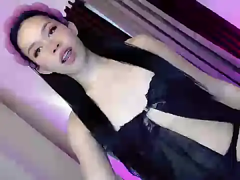 Snapshot of mysterious_flower101 chatting on 11.25.25 mysterious flower101 online show from 11.25.25