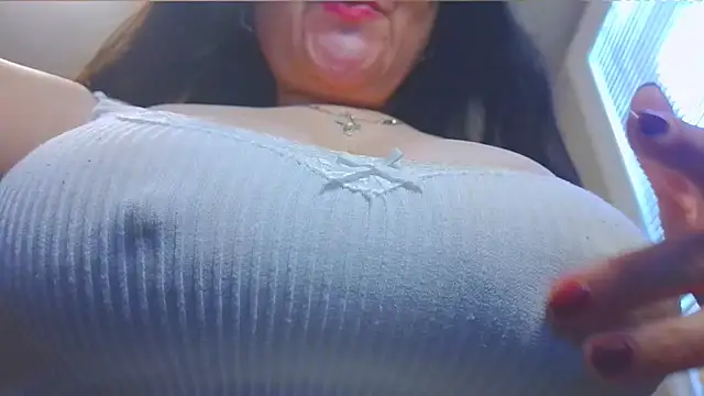 Snapshot of sharoldfox19 chatting on 10.01.25 sharoldfox19 online show from 10.01.25