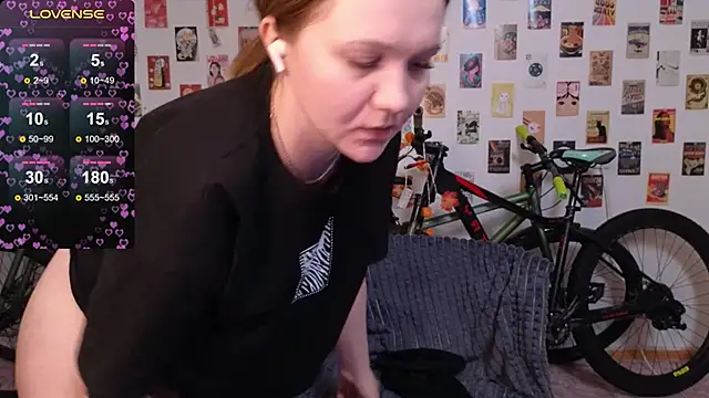 Snapshot of BellaMurrr chatting on 11.26.25 BellaMurrr online show from 11.26.25