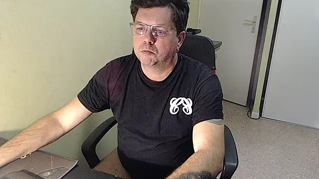 blueandwhite1 online show from 12.04.25