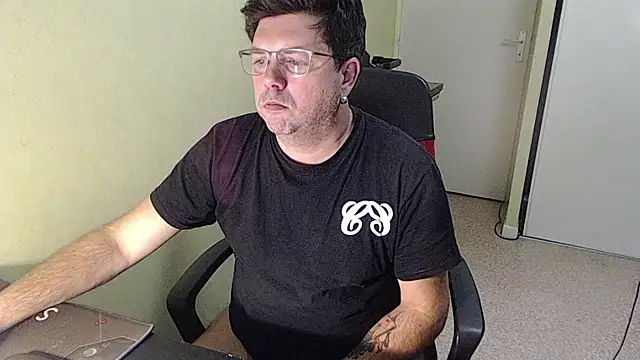 blueandwhite1 online show from 12.05.25