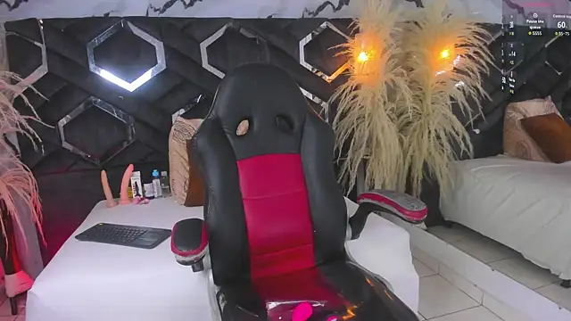 Zoe-Johnson  online show from 12.14.25