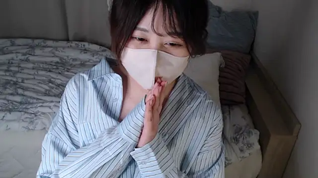 Snapshot of mi__san chatting on 09.27.25 mi san online show from 09.27.25