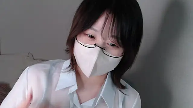 Snapshot of mi__san chatting on 10.03.25 mi san online show from 10.03.25