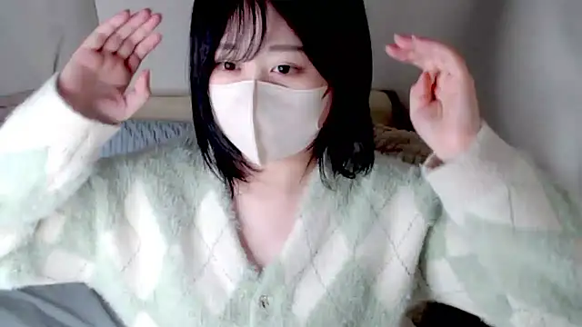 Snapshot of mi__san chatting on 11.02.25 mi san online show from 11.02.25