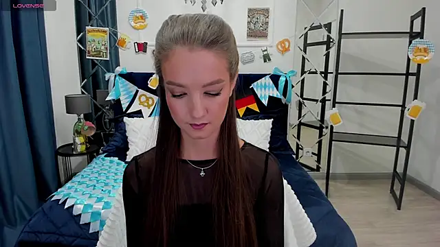 Snapshot of LoraSunnyy chatting on 10.01.25 LoraSunnyy online show from 10.01.25