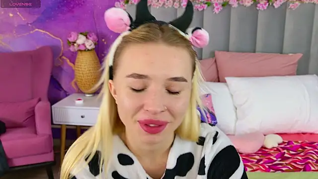 RachelColon online show from 10.05.25