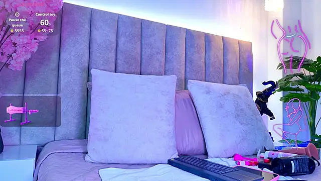 Snapshot of GabbieMonson chatting on 10.03.25 GabbieMonson online show from 10.03.25