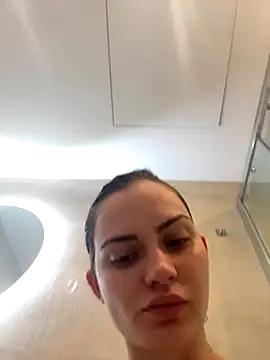 Snapshot of prettylittlefooxy chatting on 11.17.25 prettylittlefooxy online show from 11.17.25