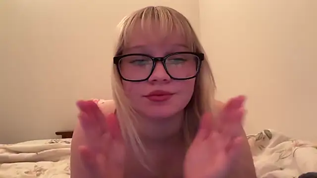 Snapshot of xoxokayy18 chatting on 10.24.25 xoxokayy18 online show from 10.24.25